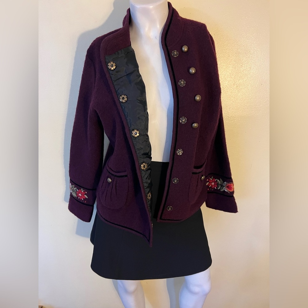 Icelandic Design Fully Lined Wool Jacket/Sweater Floral Embroidered Full Snaps. - Picture 3 of 10